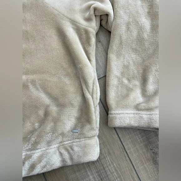 Hollister Women’s Tan Fleece Sweater Size Large - Picture 7 of 12